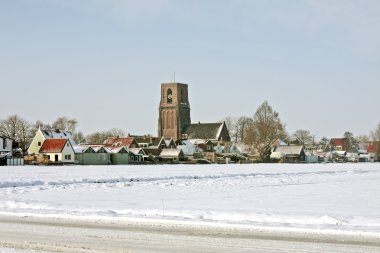 Kışın Hollanda'da küçük karlı Köyü