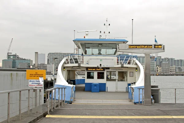 Crucero de ferry en Amsterdam los Países Bajos —  Fotos de Stock