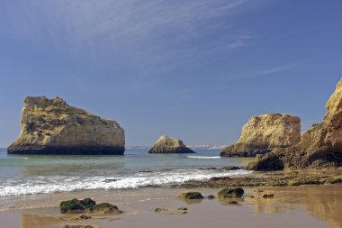 alvor, Portekiz için okyanusa kaya