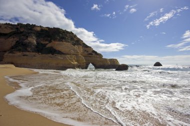 alvor, Portekiz için okyanusa kaya