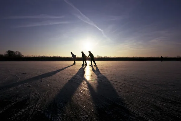 Конькобежный спорт на Гувзи в Нидерландах — стоковое фото