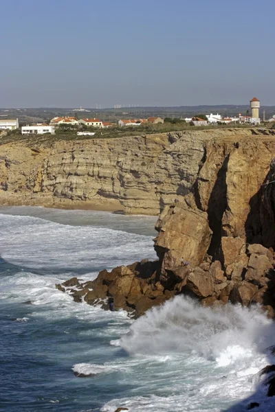 Klippiga kusten nära lagos i portugal — Stockfoto