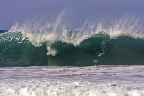 Ola del océano salvaje en el océano atlántico en Portugal —  Fotos de Stock