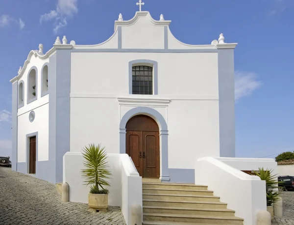 Церква в місті Aljezur в Португалії — стокове фото