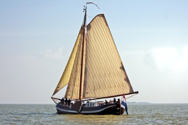 geleneksel Hollanda yelkenli üzerinde IJsselmeer Hollanda