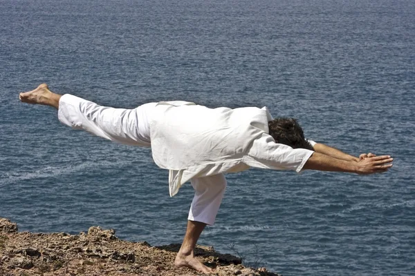 Meditation, Liebe und Kontemplation, Yoga auf den Felsen — Stockfoto