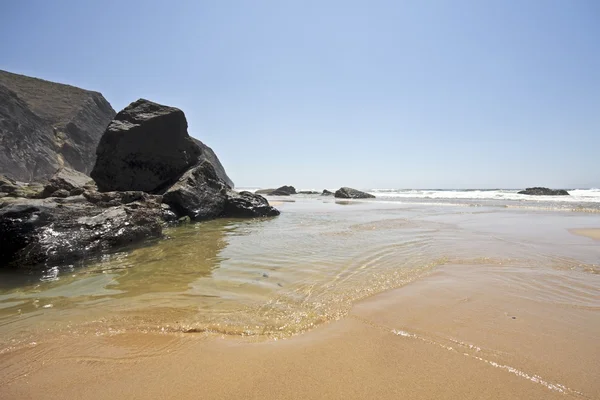 Rock in the ocean at Alvor in Portugal — Stock Photo, Image