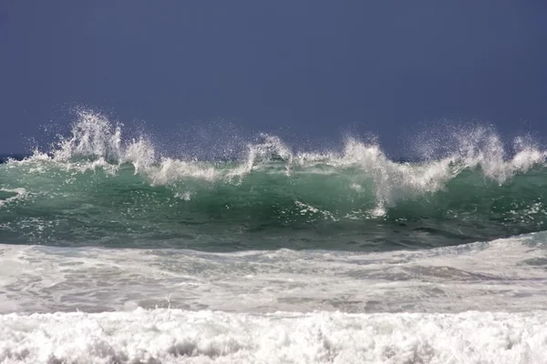 ポルトガルの大西洋で野生の海の波 — ストック写真