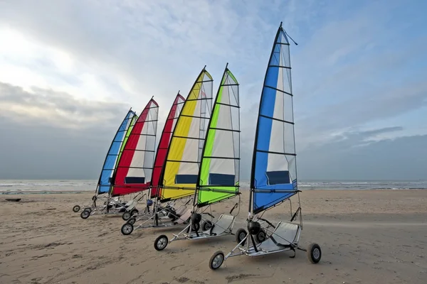 Wózki żagiel przy plaży nad Morzem Północnym w Holandii — Zdjęcie stockowe