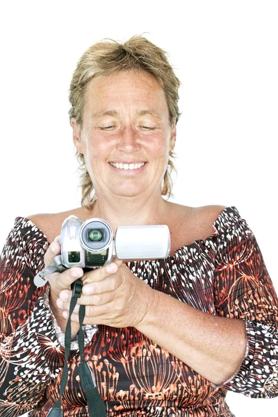 Vacker mogen kvinna med en videokamera — Stockfoto