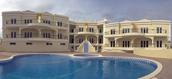 Piękne nowe apartamenty z basenem w algarve w Portugalii — Zdjęcie stockowe