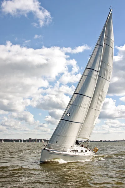 Navegar en el IJsselmeer en los Países Bajos — Foto de Stock