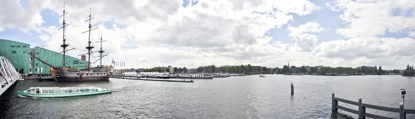 Panorama från amsterdam med voc fartyg i Nederländerna — Stockfoto