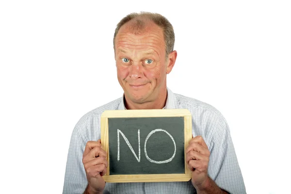 Homem pensativo mostrando um sinal com "NÃO" escrito nele — Fotografia de Stock