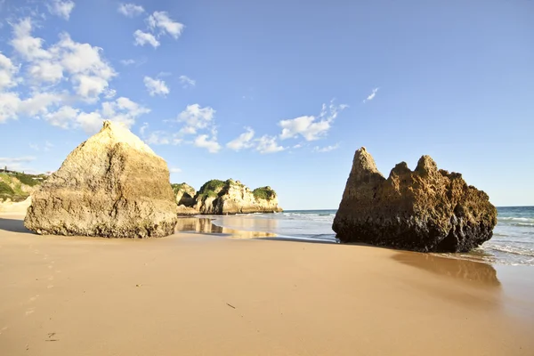 Naturliga stenar på praia da rocha i algarve portugal — Stockfoto