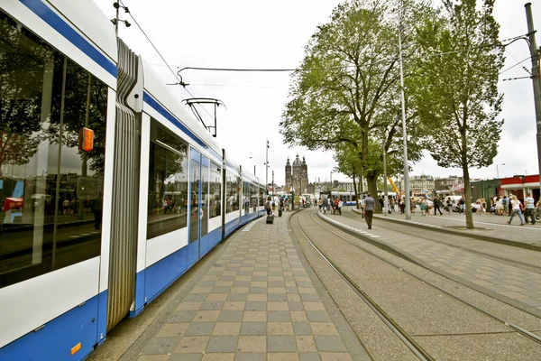 Kollektivtrafiken i amsterdam Nederländerna — Stockfoto