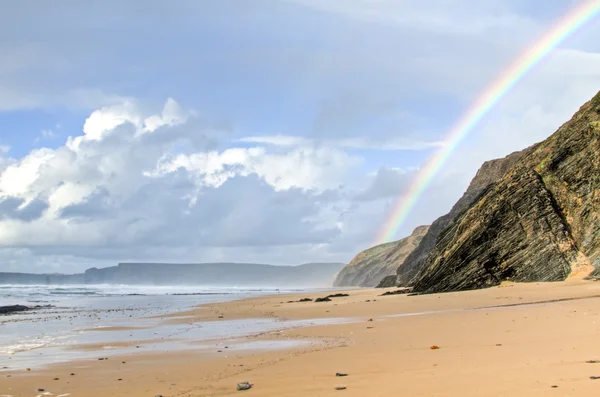 Horniny v praia da rocha poblíž portimao v Portugalsku — Stock fotografie
