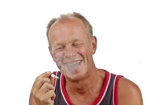 Homem desfrutando seu cigarro — Fotografia de Stock