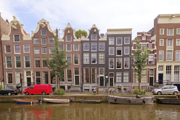 Casas medievales en Amsterdam los Países Bajos - hdr — Foto de Stock