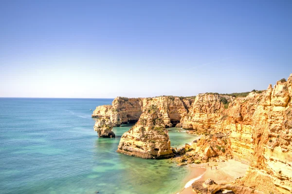 Красивое южное побережье Алгарве в Португалии — стоковое фото