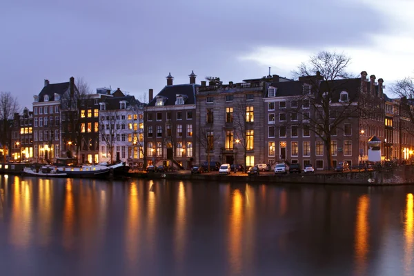 夜に、オランダのアムステルダム — ストック写真