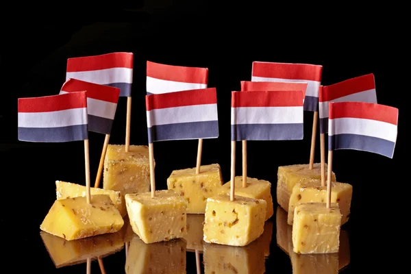 Nederlandse augurk kaas met Nederlandse vlaggen — Stockfoto