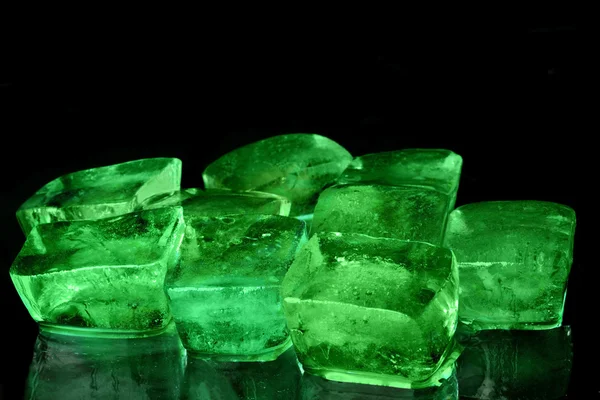 Yeşil buz küpleri — Stok fotoğraf