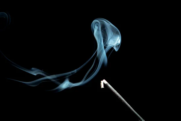 Varilla de incienso con humo — Foto de Stock
