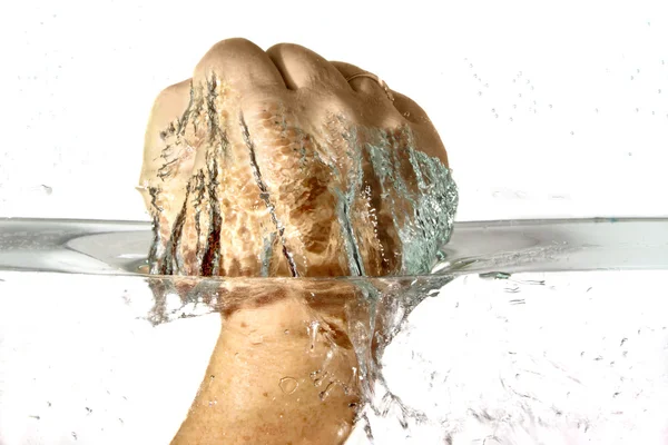 Uma mão saindo da água — Fotografia de Stock