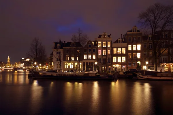 Amsterdam v noci v Nizozemsku — Stock fotografie