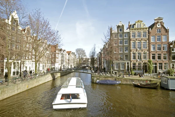 Cityscenic från Amsterdam i Nederländerna — Stockfoto