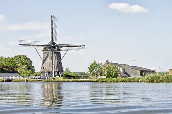 Traditionelle holländische Windmühle — Stockfoto