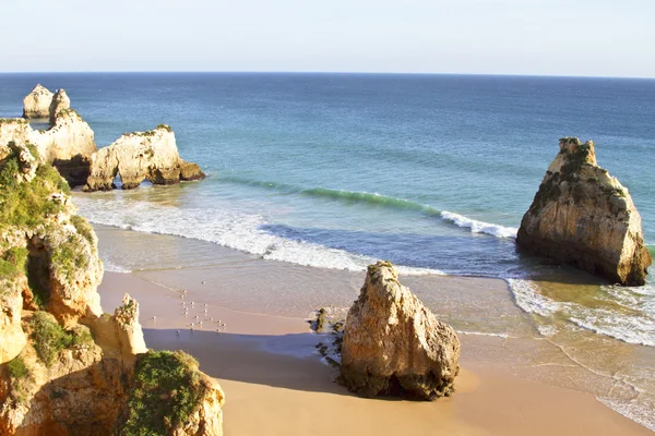 Costa sur rocosa cerca de Lagos en Portugal —  Fotos de Stock