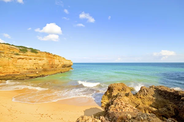 Costa sur rocosa cerca de Lagos en Portugal — Foto de Stock