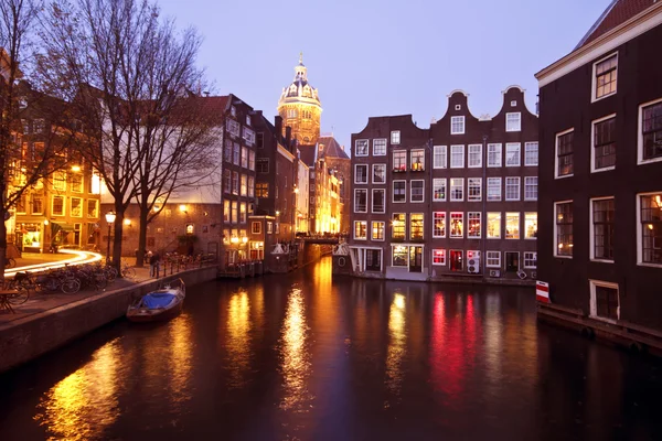 Άμστερνταμ το βράδυ στις Κάτω χώρες — Φωτογραφία Αρχείου