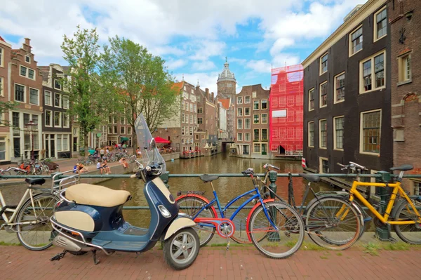 在荷兰的阿姆斯特丹市和到处自行车 — 图库照片