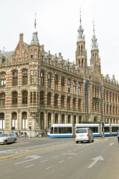 中世纪建筑在阿姆斯特丹麦格纳广场 — 图库照片