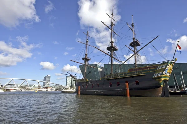 VOC ship in Amsterdam harbor in the Netherlands — Stock Photo, Image