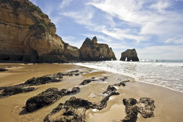 Plaża z alvor tres irmaos w algarve w Portugalii — Zdjęcie stockowe