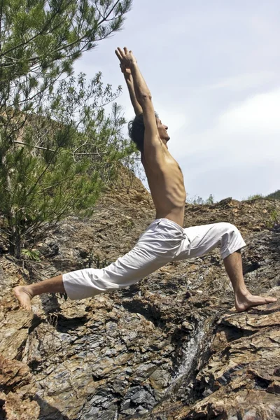 Yoga en las rocas — Foto de Stock