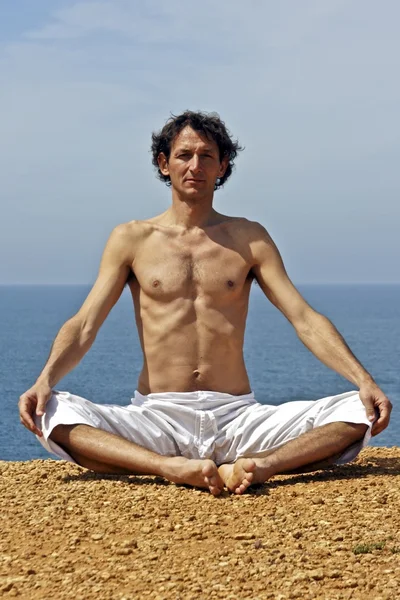 Yoga on the rocks — Stock Photo, Image