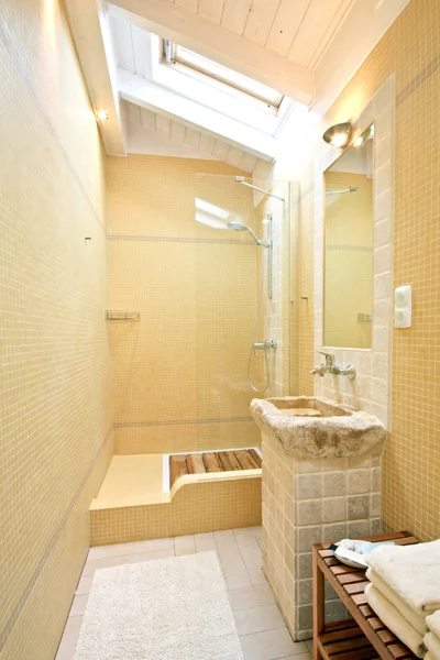Prachtige betegelde badkamer — Stockfoto