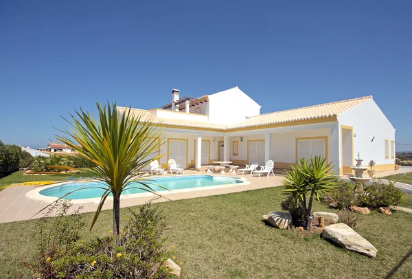 Schönes Landhaus mit Schwimmbad in Portugal — Stockfoto