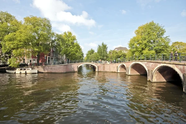 Klasyczny widok Amsterdamu w Holandii — Zdjęcie stockowe