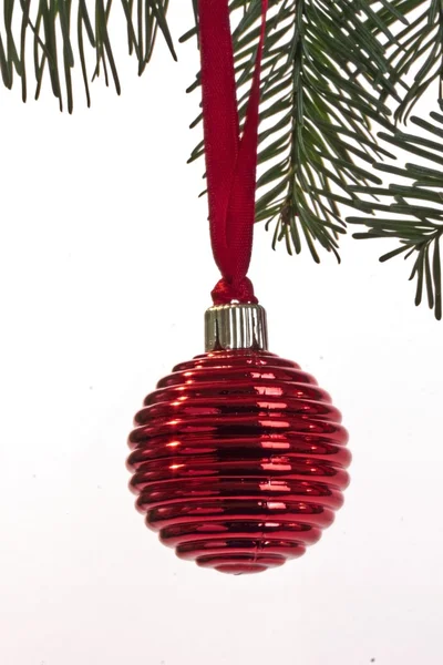 나무에서 크리스마스 장식 — 스톡 사진