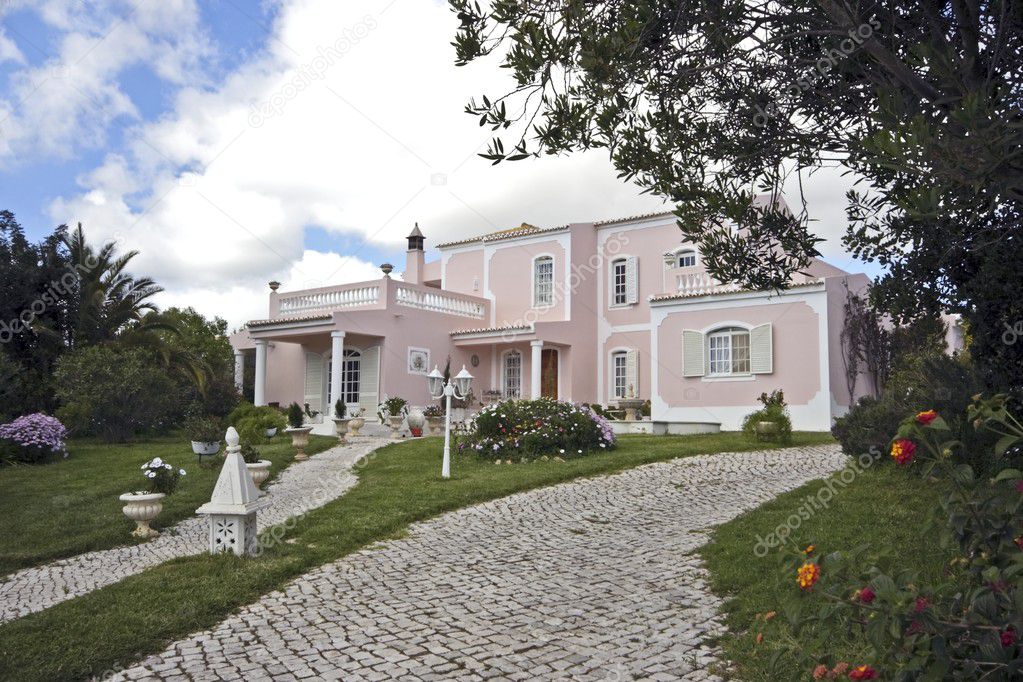 Beautiful pink countryhouse in Portugal