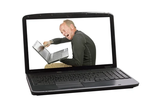 Rozzlobený podnikatel v obrazovce z notebooku — Stock fotografie
