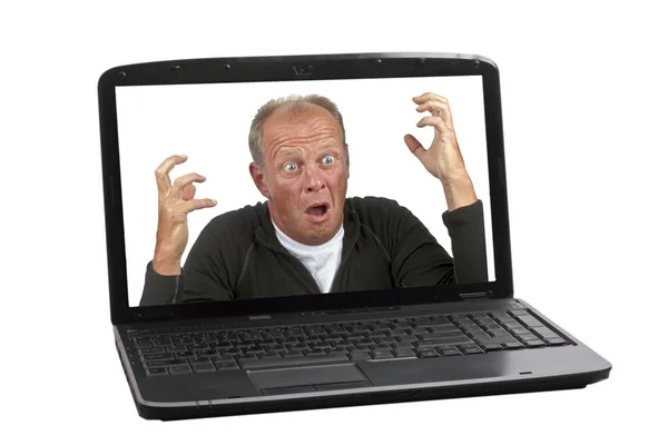 Відчайдушний чоловік на екрані ноутбука — стокове фото