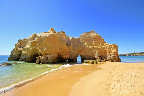 Naturliga stenar vid praia da rocha portugal — Stockfoto
