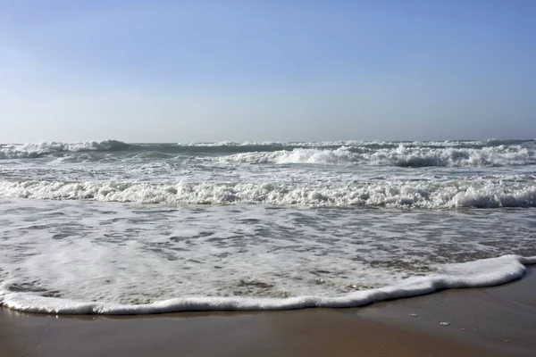 A Portugáliában az Atlanti-óceán óceán hullámai — Stock Fotó